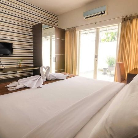 The Square Surabaya Hotel Luaran gambar