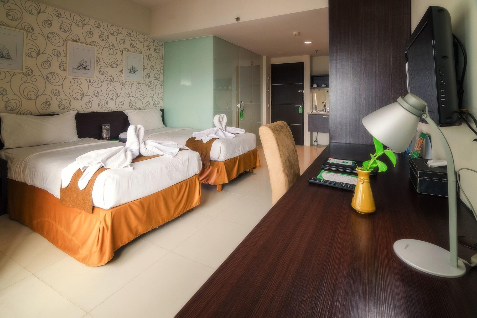 The Square Surabaya Hotel Luaran gambar