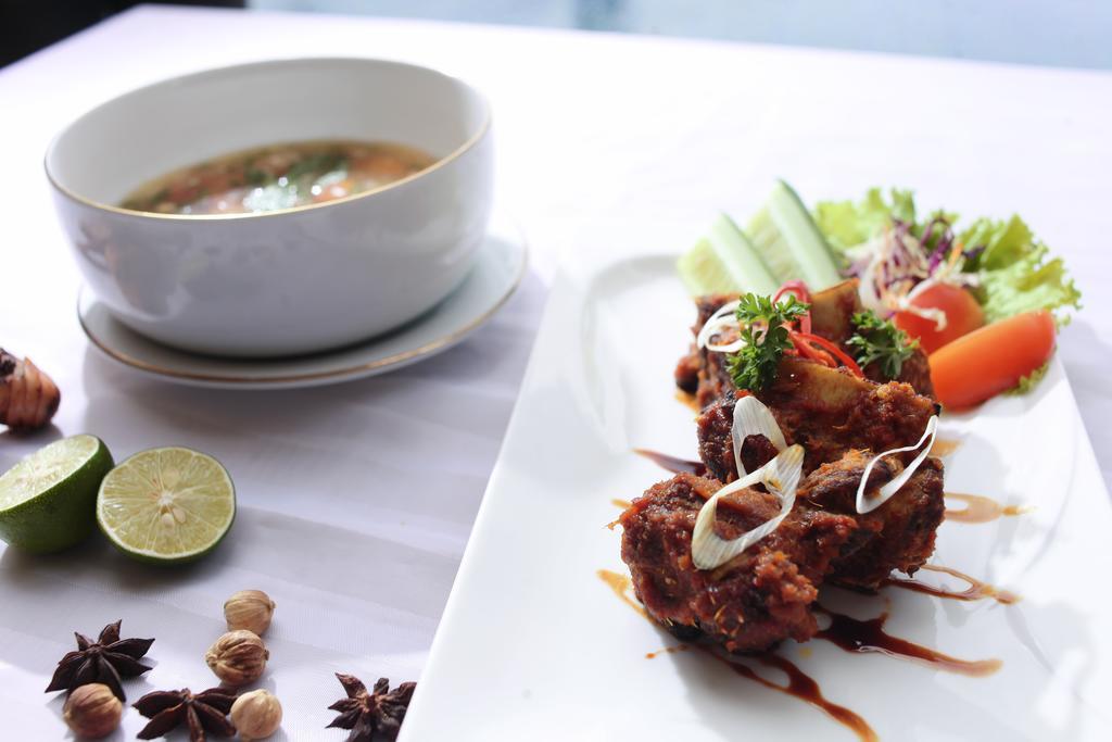 The Square Surabaya Hotel Luaran gambar