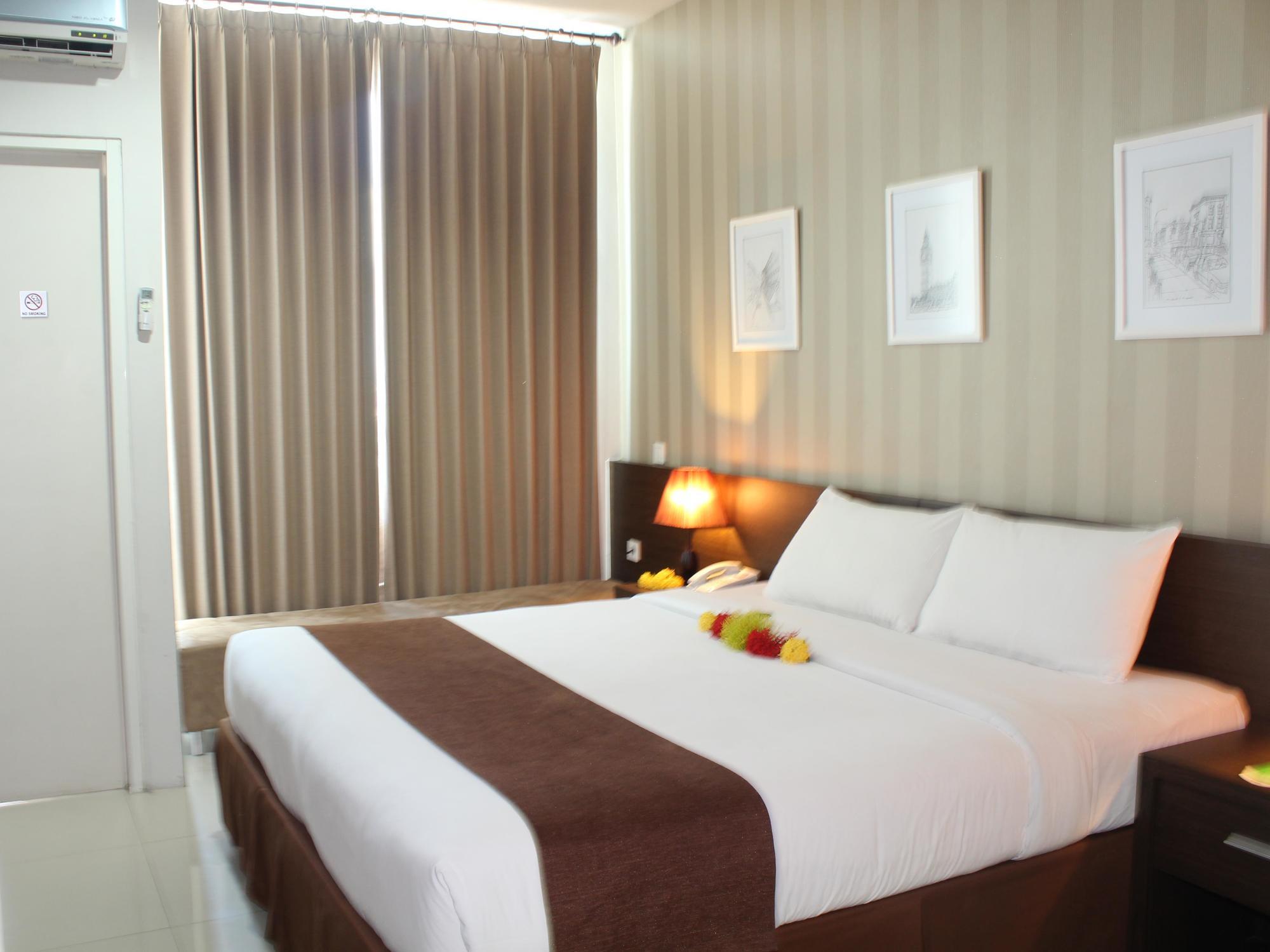 The Square Surabaya Hotel Luaran gambar