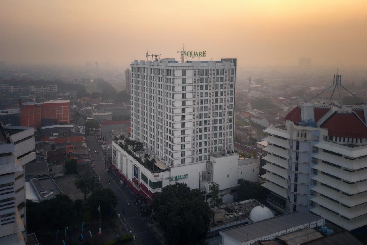 The Square Surabaya Hotel Luaran gambar