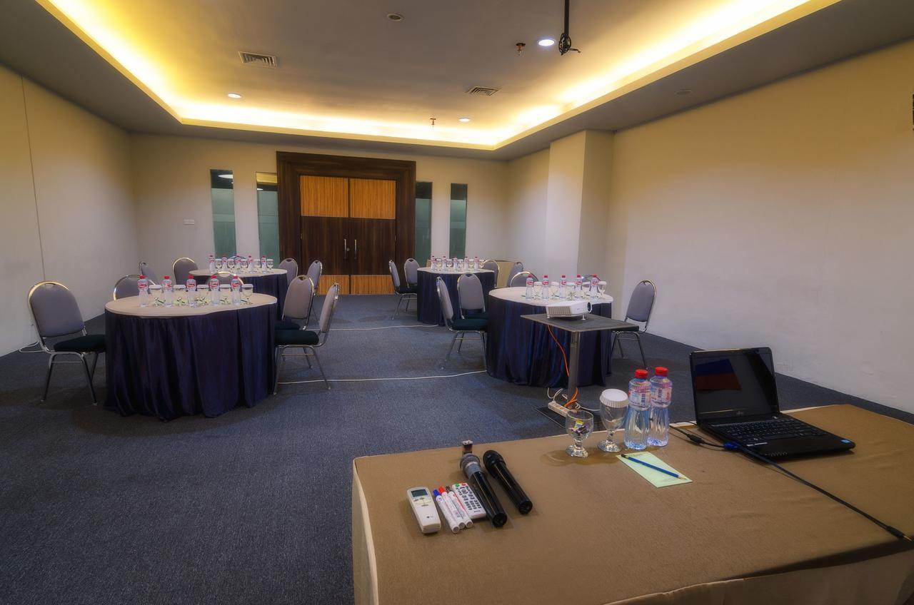 The Square Surabaya Hotel Luaran gambar