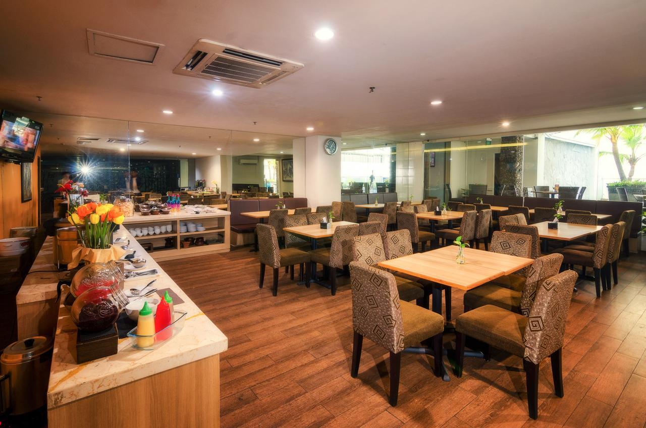 The Square Surabaya Hotel Luaran gambar