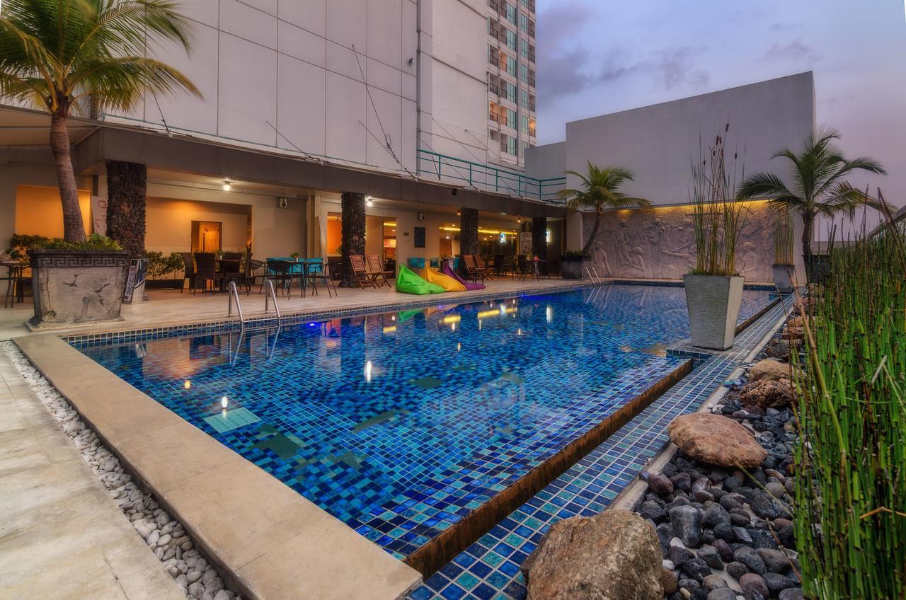 The Square Surabaya Hotel Luaran gambar