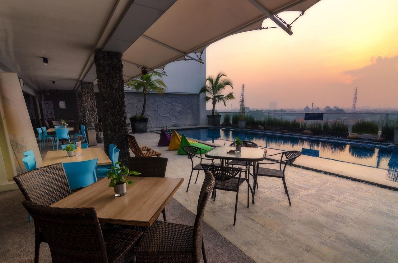 The Square Surabaya Hotel Luaran gambar