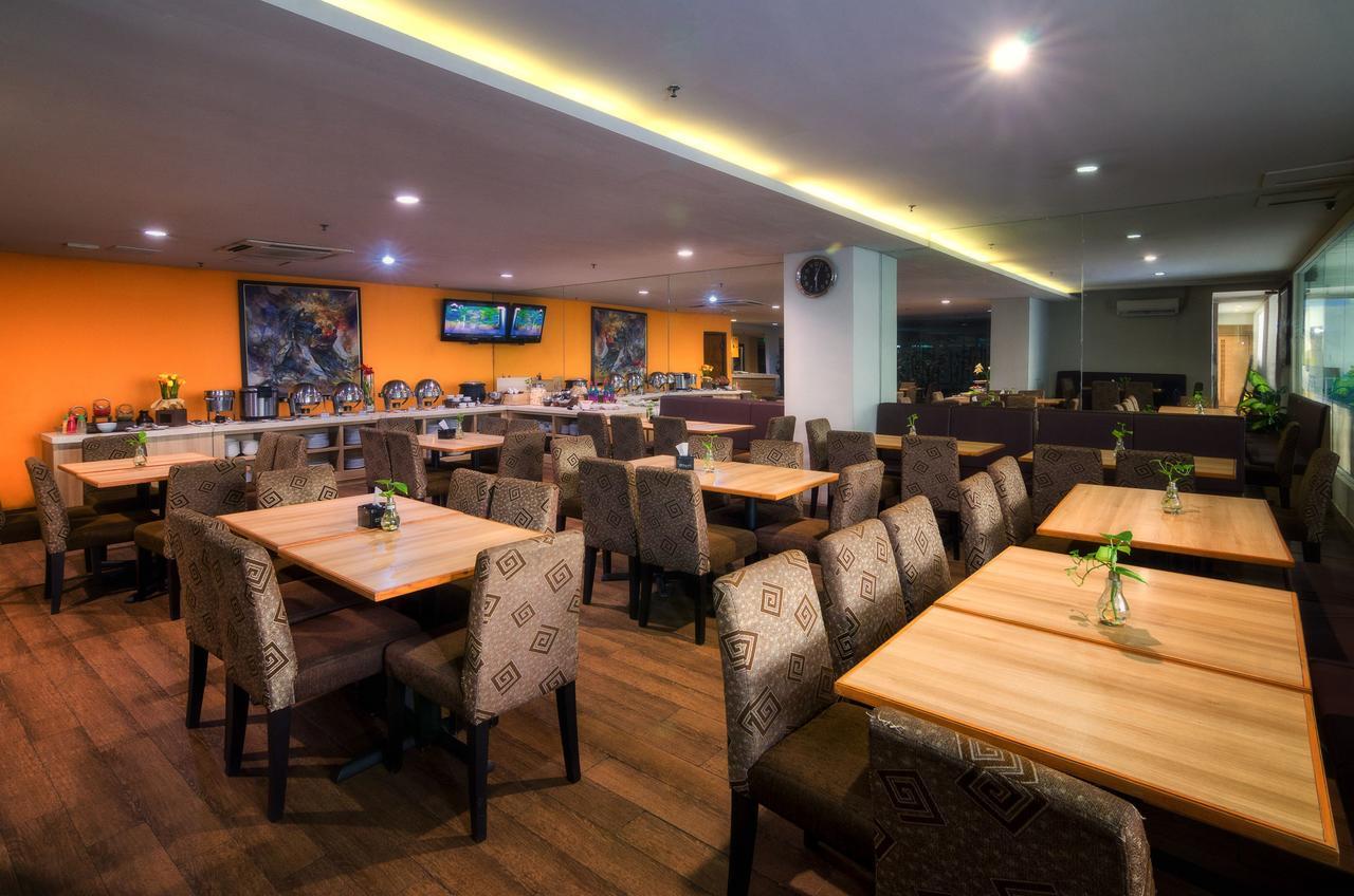 The Square Surabaya Hotel Luaran gambar