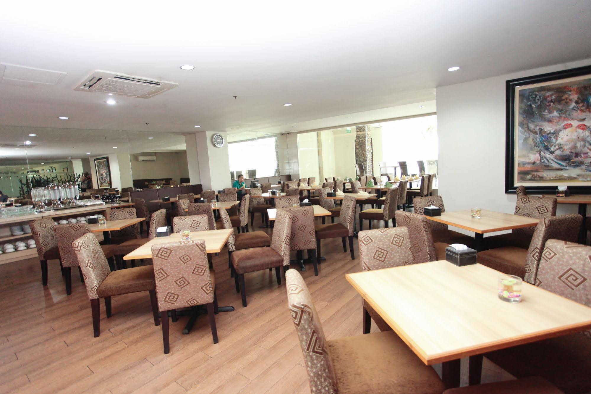 The Square Surabaya Hotel Luaran gambar