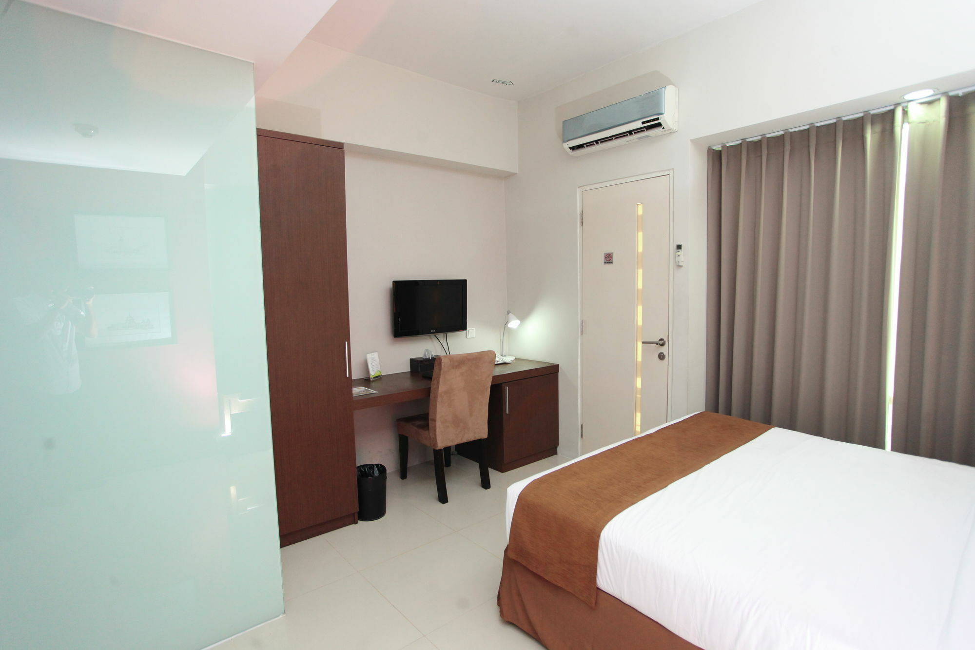 The Square Surabaya Hotel Luaran gambar
