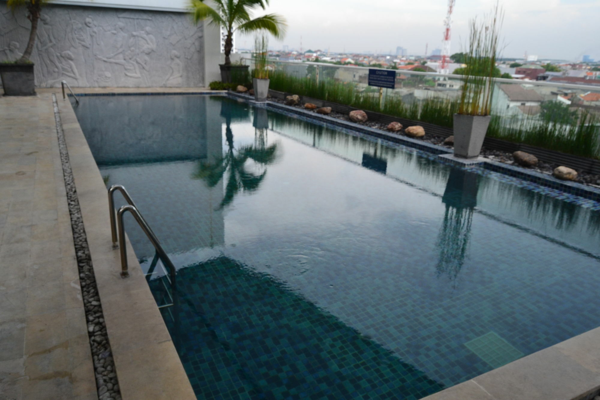 The Square Surabaya Hotel Luaran gambar