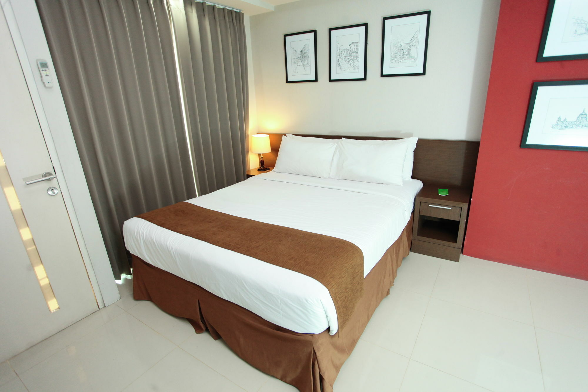 The Square Surabaya Hotel Luaran gambar